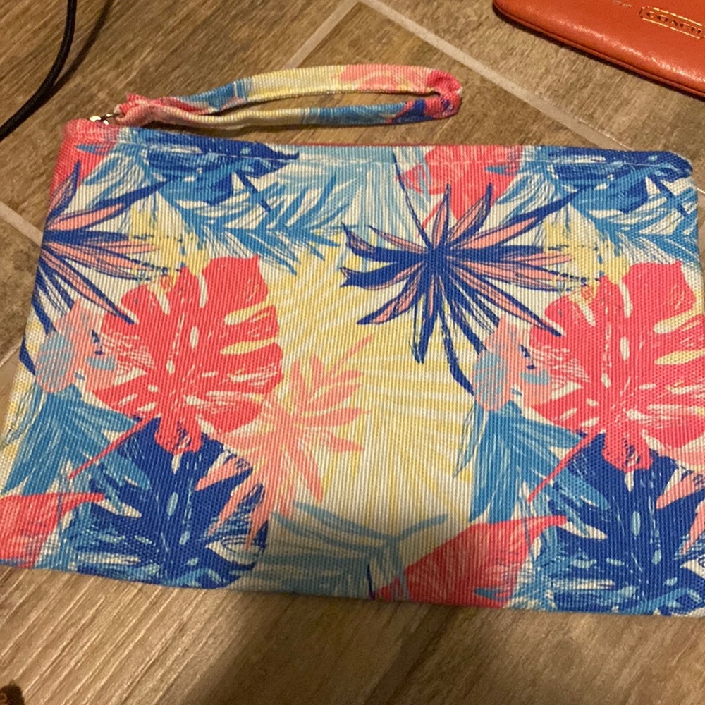 Super cute large wristlet